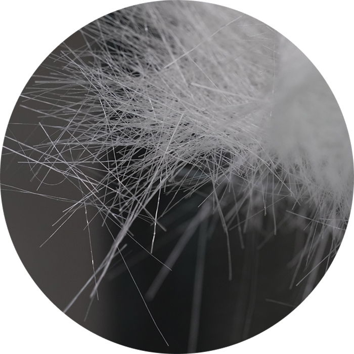 la pierre de synthèse,   un matériau composite constitué d’une charge minérale de haute qualité associée à une résine  polyester